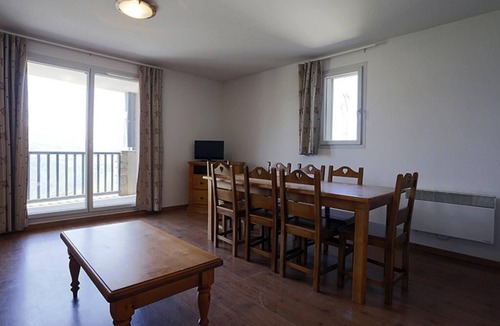 Peyragudes Apartment | 100m from resort center, 1st floor, jacuzzi, hammam, balcony, tv, ski locker, 55m², Peyragudes