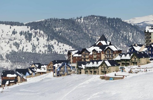 Peyragudes Apartment | 100m from resort center, 1st floor, jacuzzi, hammam, balcony, tv, ski locker, 55m², Peyragudes