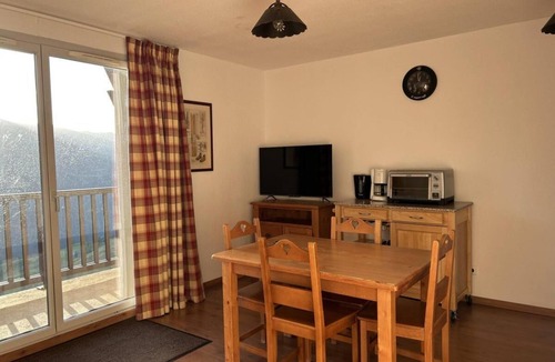 Peyragudes Apartment | 100m from resort center, 1st floor, jacuzzi, hammam, balcony, tv, ski locker, 32m², Peyragudes