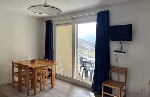Peyragudes Apartment | 100m from resort center, 2nd floor, jacuzzi, hammam, tv, ski locker, 23m², Peyragudes