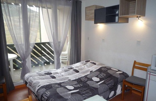 Peyragudes Apartment | 100m from resort center, 3rd floor, jacuzzi, hammam, balcony, tv, ski locker, 23m², Peyragudes