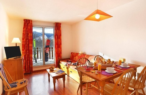 Ax-les-Thermes Apartment | 100m from resort center, swimming pool, sauna, ski locker, 31m², Ax-Les-Thermes
