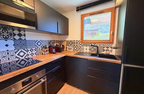 Les Claux Apartment | 100m from shops, 2nd floor, view resort, terrace, balcony, parking, tv, ski locker, 80m², Vars