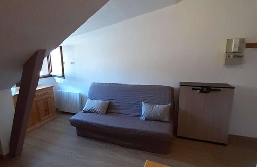 Vars Apartment | 100m from shops, 5th floor, 17m², Vars