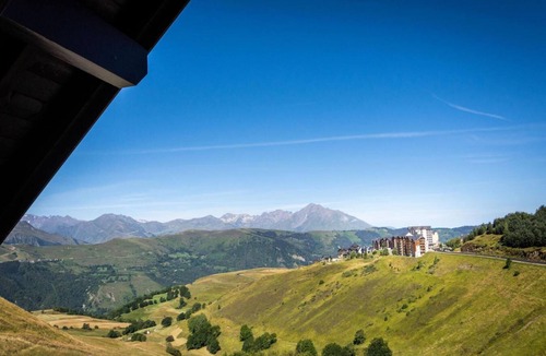 Peyragudes Apartment | 100m from ski slopes, 1st floor, view valley, sauna, jacuzzi, hammam, parking, tv, ski locker, 42m²