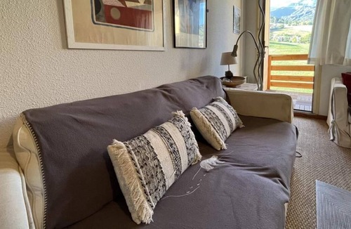 Le Sauze Apartment | 10m from resort center, 5th floor, view ski slopes, balcony, parking, tv, ski locker, 65m²