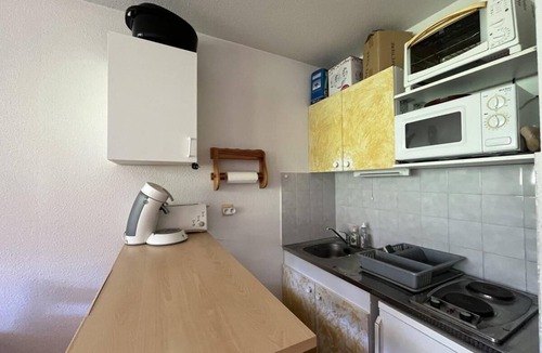 Le Sauze Apartment | 10m from resort center, 4th floor, view ski slopes, balcony, parking, tv, ski locker, 26m²