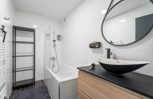 Woippy Apartment | 12. Private room 18m² - 2 beds - WIFI - Appart' 120m