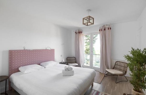 Le Rosais-La Flourie Apartment | 127 m² Apartment ∙ 4 bedrooms ∙ 5 guests