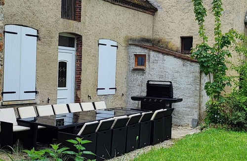 Trancault House | 12th century Manoir des Templiers, with heated swimming pool, jacuzzi, mini golf course