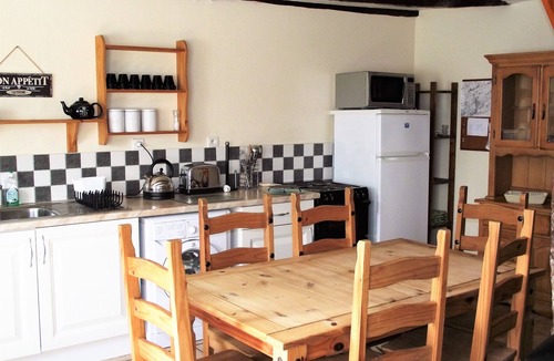 Merleac Cottage | 15 mins from Lac de Guerledan and 40 mins from the beaches on the north coast.