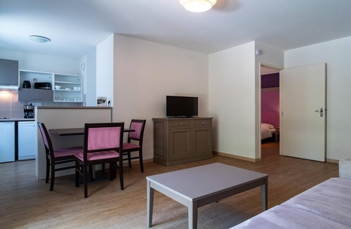 Pont-Aven Apartment | 1BR Stay in Pont-Aven with Balcony