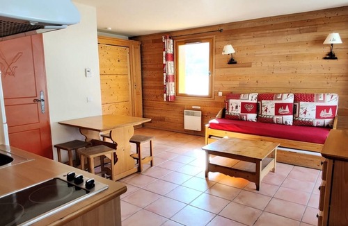 Pra Loup Apartment | 1st floor, balcony, parking, tv, ski locker, 37m², Pra Loup