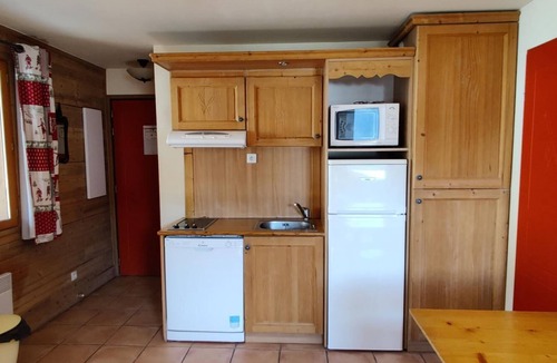Pra Loup Apartment | 1st floor, balcony, parking, tv, ski locker, 37m², Pra Loup