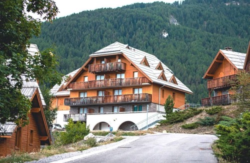 Pra Loup Apartment | 1st floor, balcony, parking, tv, ski locker, 21m², Pra Loup