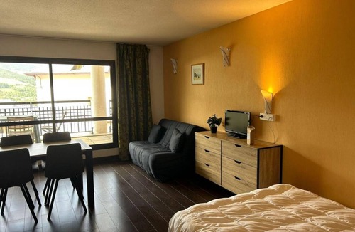 Jausiers Apartment | 1st floor, swimming pool, hammam, terrace, parking, tv, 27m², Pra Loup