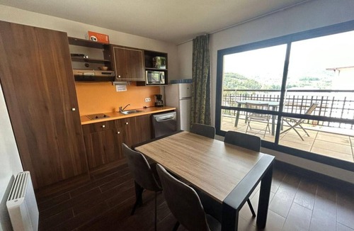 Jausiers Apartment | 1st floor, swimming pool, hammam, terrace, parking, tv, 27m², Pra Loup