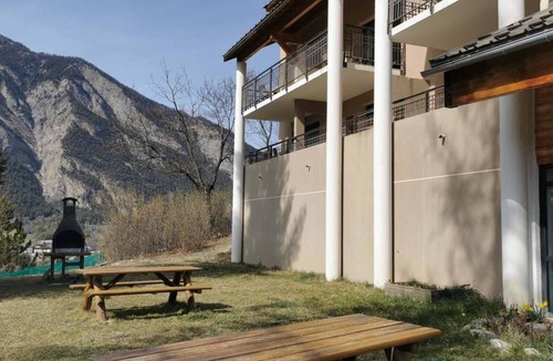 Jausiers Apartment | 1st floor, swimming pool, hammam, terrace, parking, tv, 27m², Pra Loup