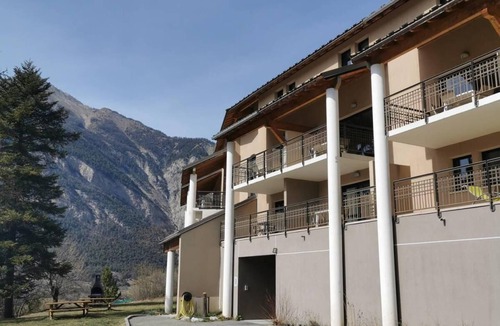 Jausiers Apartment | 1st floor, swimming pool, hammam, terrace, parking, tv, 27m², Pra Loup