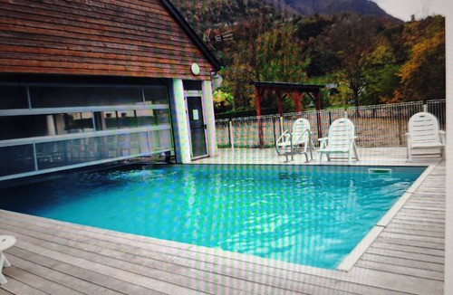 Luz-Saint-Sauveur Apartment | 2-bedroom apartment, garden, pool, mountain views