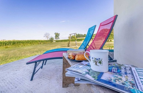 Sauviac House | 2-bedroom house with AC and WiFi in peaceful Sauviac with view over the Pyrénées