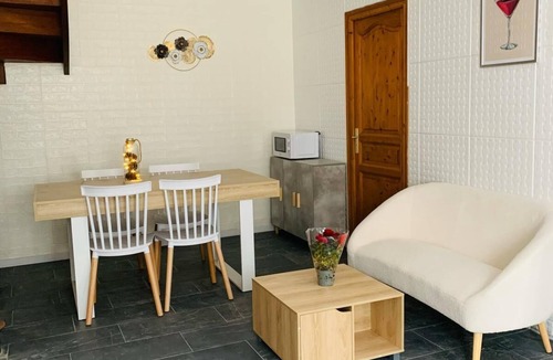 Tremeur House | 2-bedroom house with jacuzzi for up to 4 people with family and friends