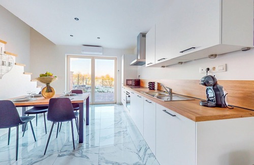 Charnois House | 2 bedroom stunning home in Charnois