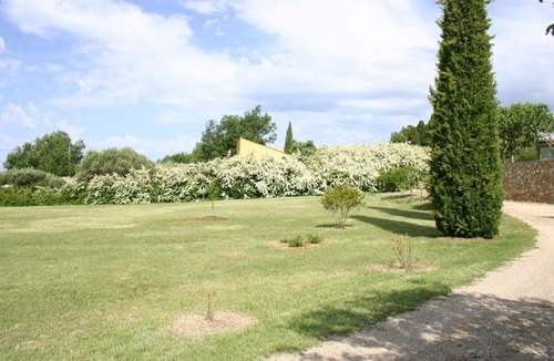 Aups Villa | 2 bedroom villa in a large garden with unheated pool
