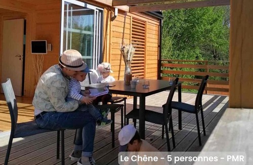 Saint-Michel-Mont-Mercure Ski Chalet | 2 Chalets indépendants 5 personnes et 2 personnes accès PMR en pleine nature, climatisés Proche du Puy duFou