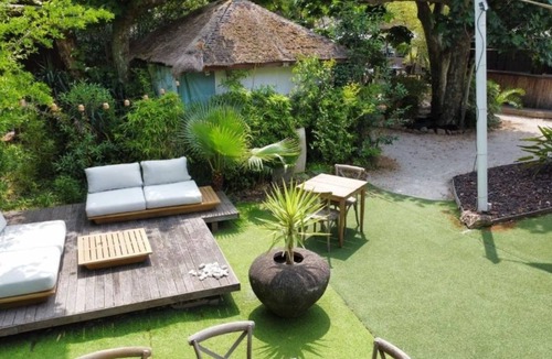 Sanary-sur-Mer Hotel | 2 Comfortable Coastal Getaway Near Beaches and Local Entertainment
