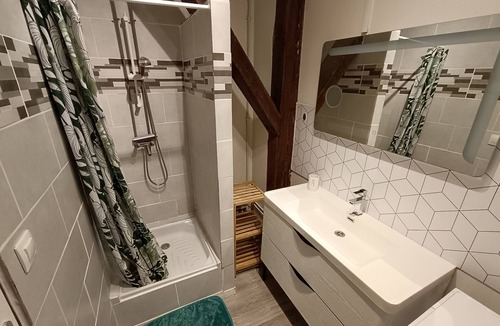 Chalons-en-Champagne Apartment | 2 Pièces Calme Stationnement Gratuit Wi-fi Haut Débit