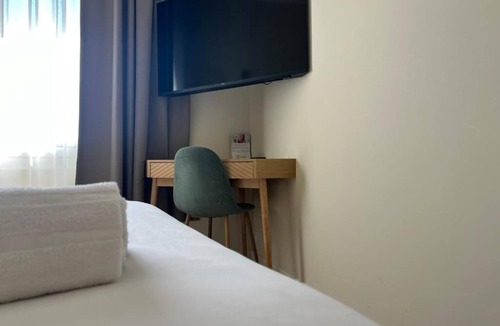 Sanary-sur-Mer Hotel | 2 Relaxing Double Room Steps from Seaside Paths and Dining Spots