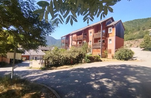 Ax-les-Thermes Apartment | 2-room apartment in Ax-les-Thermes with garden-level entry, pool, and wheelchair-accessible features