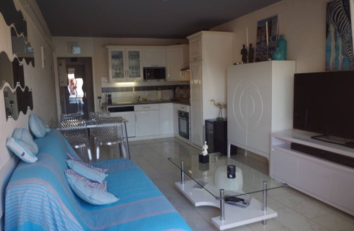Bandol Apartment | 2-room apartment with air conditioning + Terrace Residence with swimming pool