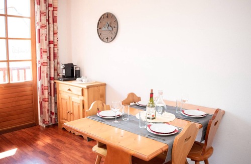 Vignec Apartment | 2-Room Apartment with Balconies - Sleeps 6
