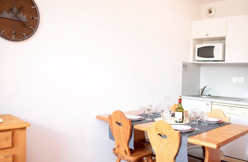 Vignec Apartment | 2-Room Apartment with Balconies - Sleeps 6