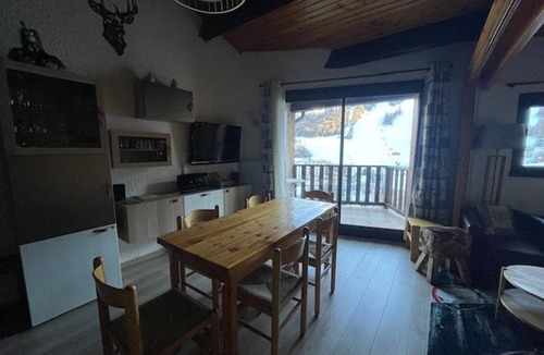 Le Super-Sauze Apartment | 2-Room Apt at ski slopes, 4 sleeps, balcony