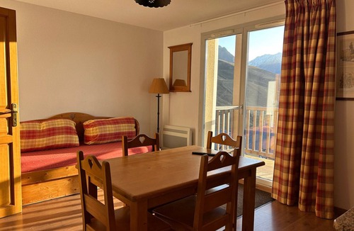 Peyragudes Apartment | 2-room in Peyragudes, shuttle, ski-back, 4 pers, balcony, spa access, WIFI optional