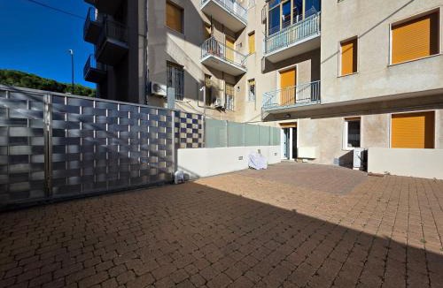Loano Apartment | 200m al Mare, Bilocale con posto auto privato in zona Porto