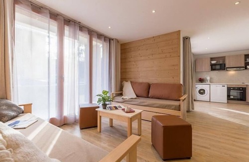 Briancon Apartment | 200m from resort center, balcony, tv, ski locker, 82m², Serre Chevalier