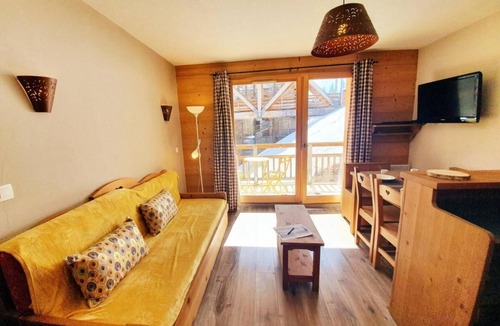 Les Claux Apartment | 200m from shops, 4th floor, swimming pool, balcony, parking, tv, ski locker, 32m², Vars