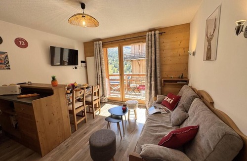 Les Claux Apartment | 200m from shops, 4th floor, swimming pool, balcony, ski locker, 32m², Vars