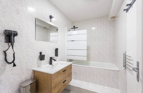 Joeuf Bed & Breakfast | 26. Chambre Sophie - 2 SDB - WIFI - Parking - 115m² - France
