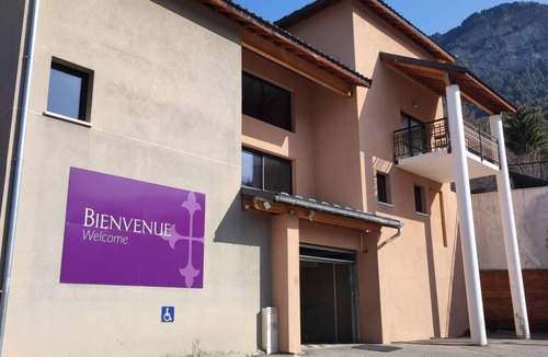 Jausiers Apartment | 2nd floor, swimming pool, hammam, terrace, parking, tv, 50m², Pra Loup
