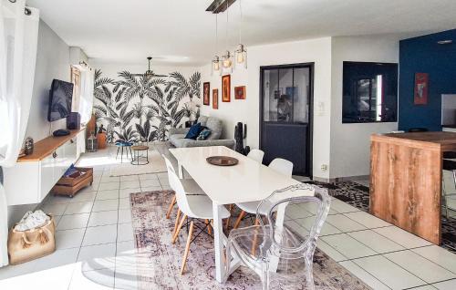 Le Rosais-La Flourie House | 3 Bedroom Amazing Home In Saint-Malo