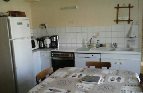 Pludual House | 3-bedroom family home, sleeps 7, 1,800 m² enclosed garden with trees, beaches 10 minutes away