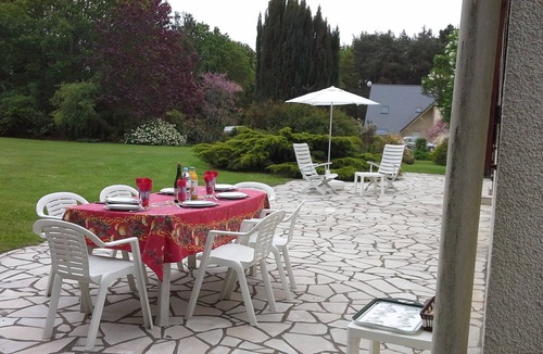 Pludual House | 3-bedroom family home, sleeps 7, 1,800 m² enclosed garden with trees, beaches 10 minutes away