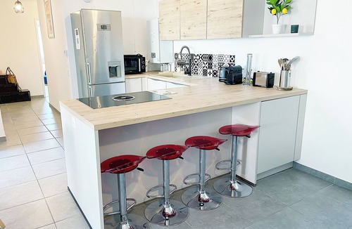 Coutures House | 3 bedroom townhouse with garden, terrace and private parking