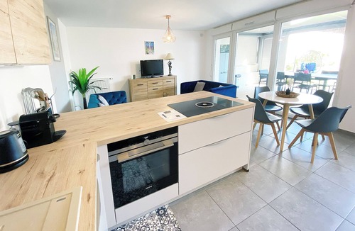 Coutures House | 3 bedroom townhouse with garden, terrace and private parking