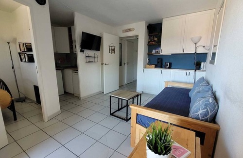 Miramar Apartment | 3-room apartment by the sea on a fine-sand beach on the French Riviera